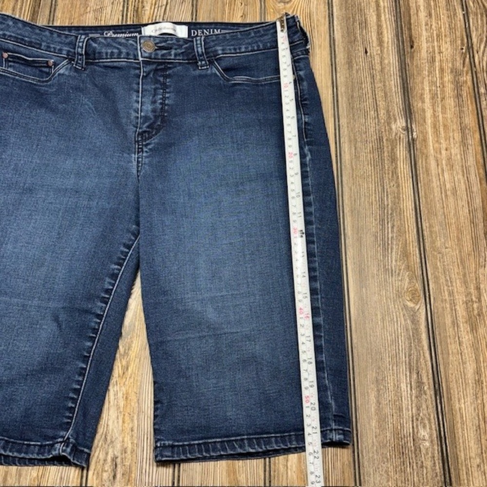 Croft & Barrow Premium Denim Bermuda Shorts Womens 12 Blue Stretch Dark Wash - Picture 5 of 8